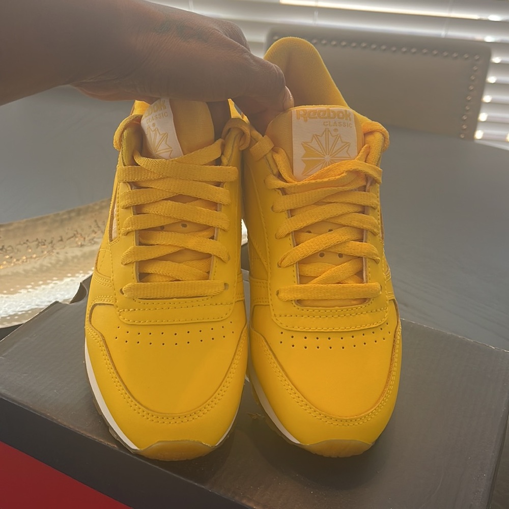 Classic Reeboks - Yellow & White - Picture 2 of 3